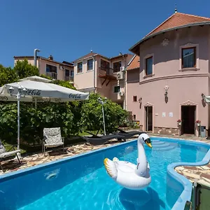 Hotel Illes, Segedín